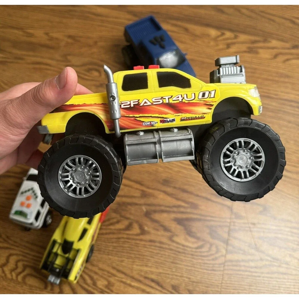 2FAST4U Vintage Yellow Monster‎ Truck Model with Sounds Lights